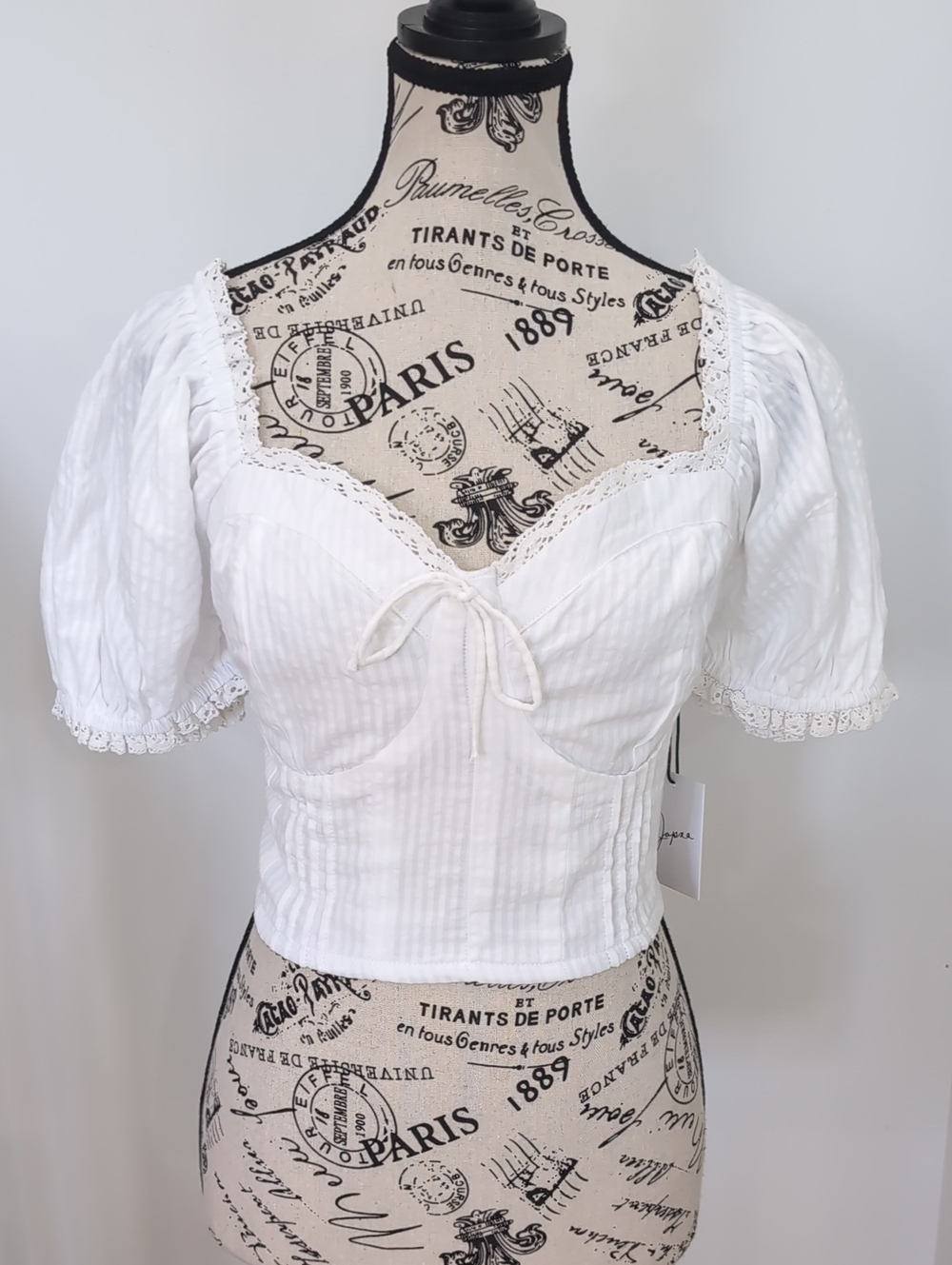 JAPNA | Women's White Short Puffed Sleeved Sweetheart Lace Trimmed Cropped Top
